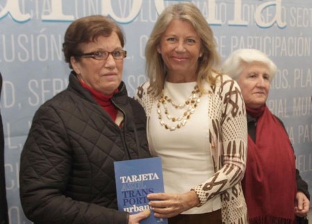 El Consistorio bonifica el transporte a mayores con pensiones bajas