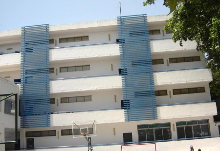 La alcaldesa pide a la Junta una solución para el colegio Gil Muñiz