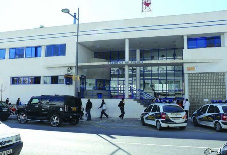 Cuatro detenidos en Marbella por estafar 3.100 euros a un hombre