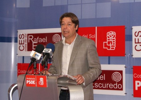 El PSOE critica que la alcaldesa se especialice en realizar contrataciones sin concurso público