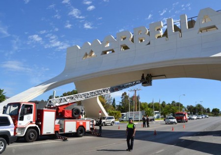 La colocación de redes en el Arco de Marbella cortará un carril tres días