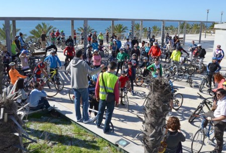 IU pide colaboración municipal para que el carril bici arranque este año