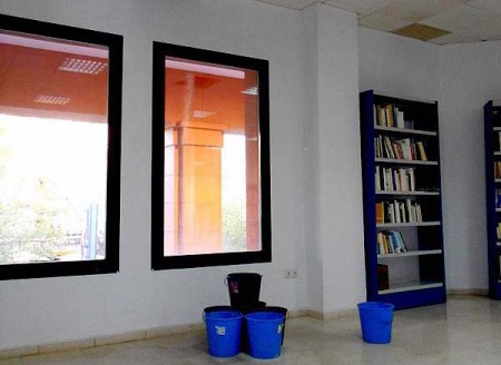 IU alerta sobre contaminación microbiológica en la biblioteca Camilo José Cela de Marbella