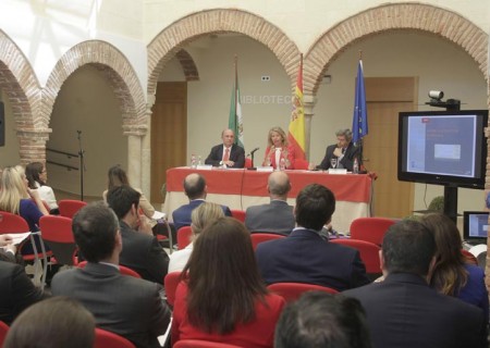 La alcaldesa destaca que en Marbella la recuperación empezó ya en 2011