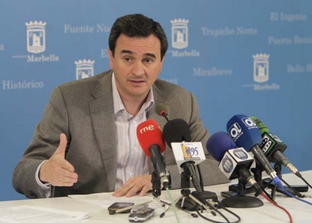 El portavoz municipal lamenta la campaña contra Ángeles Muñoz