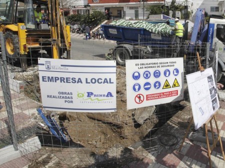 El Ayuntamiento instala islas ecológicas en la avenida Nabeul