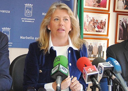 La alcaldesa se niega a dar más explicaciones sobre sus operaciones financieras en Luxemburgo