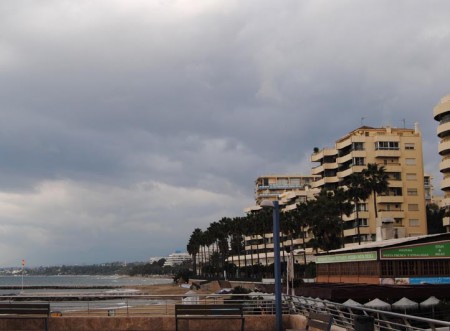 La alerta amarilla deja solo 10 litros por metro cuadrado en Marbella