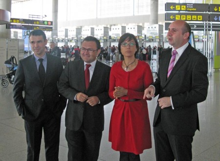 El PSOE pide que el aeropuerto sea un centro de distribución de vuelos