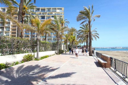 El Ayuntamiento arregla los paseos marítimos ante la Semana Santa