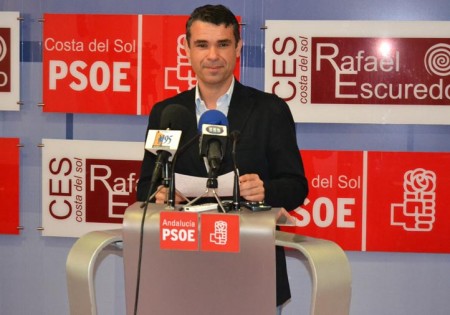 El PSOE defiende los puestos de trabajo de peluqueros, veterinarios y procuradores de los tribunales