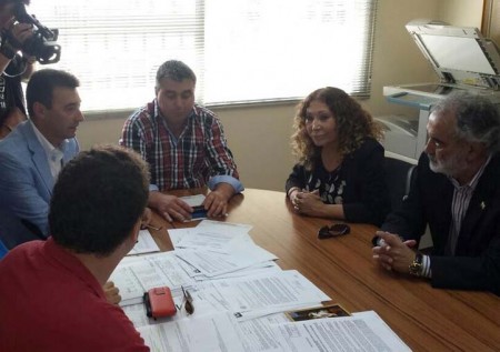 La candidata del PA se interesa por los pescadores de Marbella