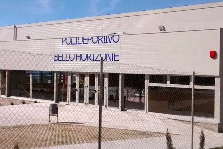 El PSOE denuncia la privatización de servicios en dos pabellones