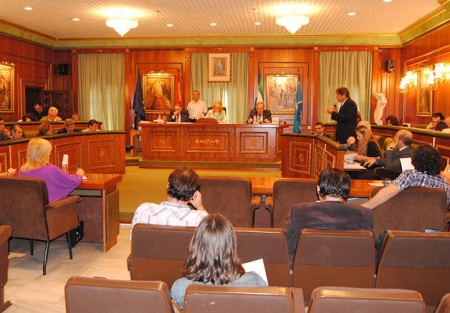 La oposición fuerza que la alcaldesa convoque un pleno sobre el estado del municipio