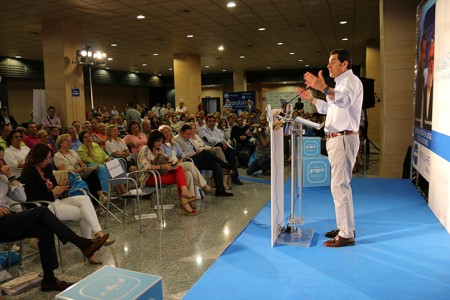 Juan Manuel Moreno cierra la campaña electoral en Marbella