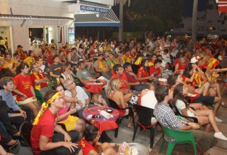 El Ayuntamiento autoriza pantallas en las terrazas para ver el Mundial