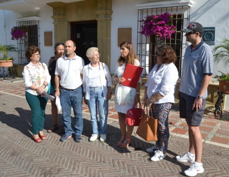 Doce colectivos se unen contra la tala de árboles en Marbella