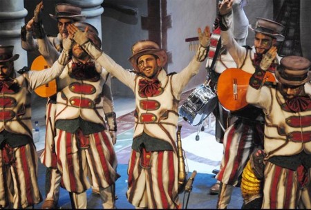 Los mejores grupos de Cádiz acuden al Carnaval de verano en Marbella