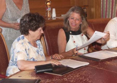 Los primeros 15 chiringuiteros firman sus contratos de concesión