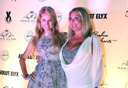 Paris Hilton revoluciona Marbella como pinchadiscos en Olivia Valere