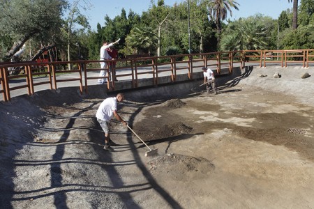 Comienzan las tareas de la limpieza de los lagos del parque El Capricho
