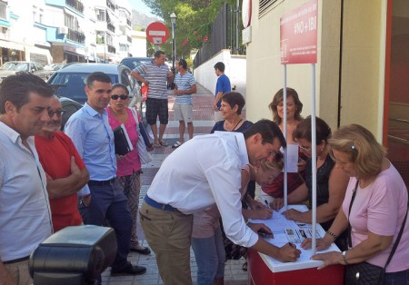 El PSOE espera recoger 10.000 firmas contra la subida del IBI en Marbella