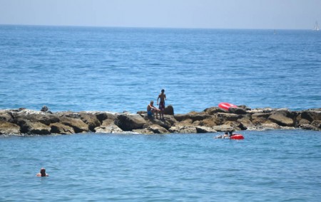 Denunciadas diez personas por la pesca ilegal de ortiguillas de mar