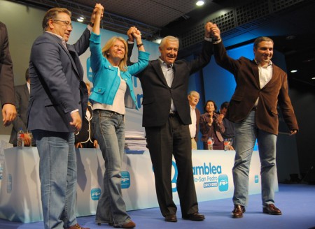 La encuesta que otorga mayoría absoluta a Ángeles Muñoz también se la daba a Javier Arenas