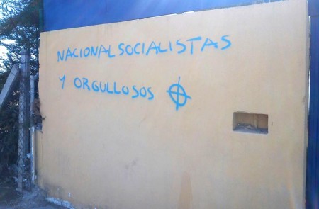 El PSOE pide que se eliminen pintadas nazis en el IES Vega del Mar