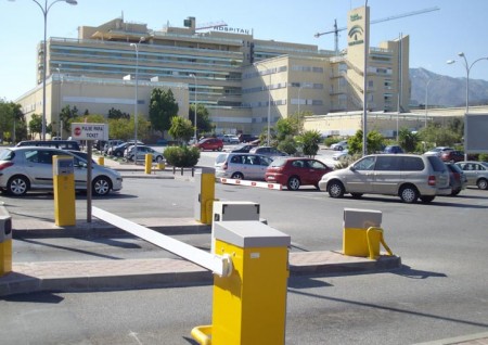 Un lector de matrículas identificará a los coches con descuento en el Hospital Costa del Sol
