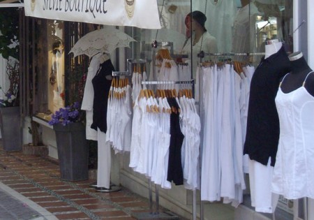 El PSOE pide consenso para delimitar los horarios comerciales en Marbella