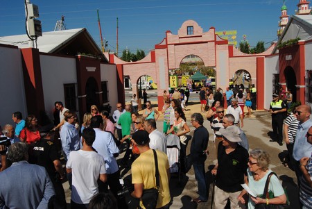 Ambiente de Feria con el concurso para decorar balcones y escaparates