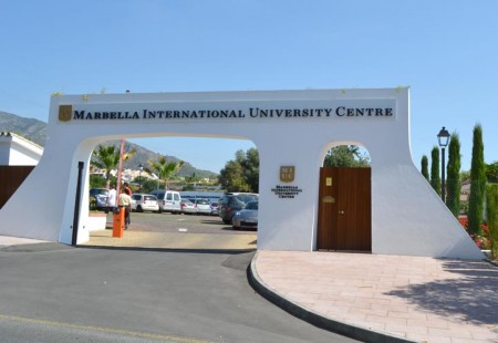 IU critica que la alcaldesa apoye una universidad sin permisos legales