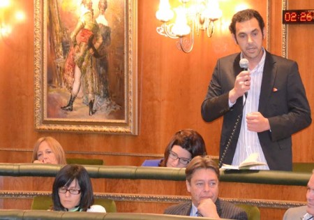 PSOE e IU critican la subida de impuestos en las cuentas de 2015
