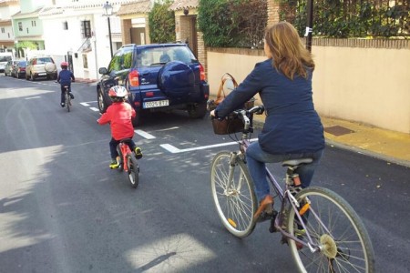 Colectivos ciclistas aportan ideas para impulsar el carril bici en Marbella
