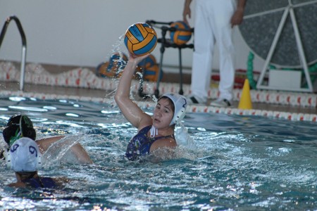 El CW Marbella femenino logra su primer triunfo de la temporada