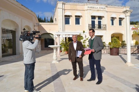 IU acusa a la alcaldesa de malvender el patrimonio público como el GIL