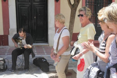 El Ayuntamiento ofrece 32 lugares para artistas callejeros en 2015