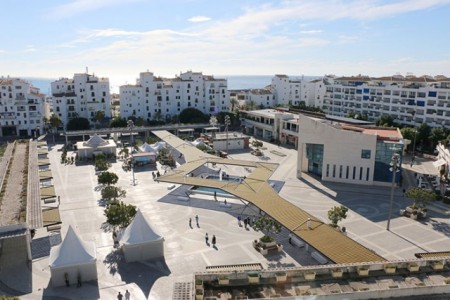 El Consistorio recupera por falta de pago una cafetería en Puerto Banús