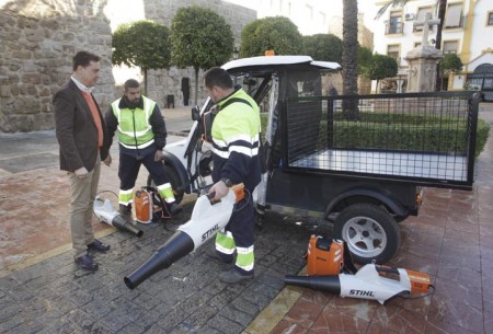 El Ayuntamiento presenta maquinaria silenciosa para el área de Limpieza