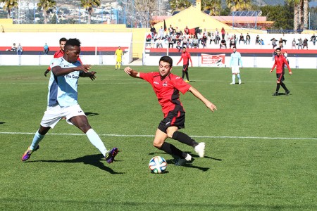 Tres goles de Salva dan el triunfo al San Pedro ante El Ejido (3-0)