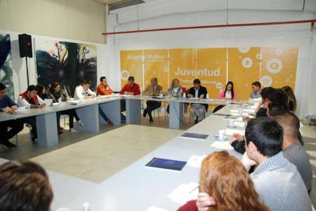 Ángeles Muñoz destaca sus esfuerzos en políticas de juventud