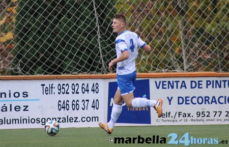 Golpe sobre la mesa del Marbella al ganar en Almería (0-1)