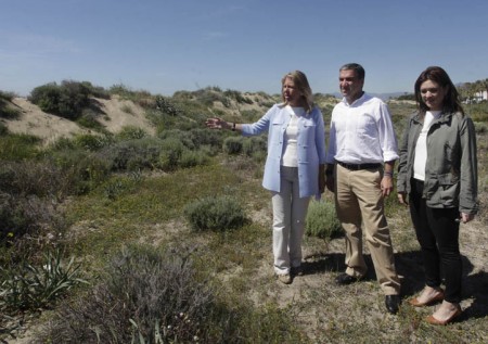 La Senda Litoral se extiende hacia las dunas de las Adelfas en Marbella