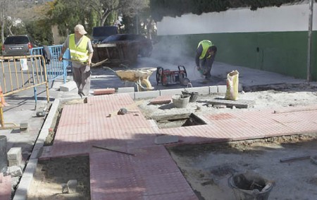 El PSOE denuncia que empresas del Plan de Barrios no son locales