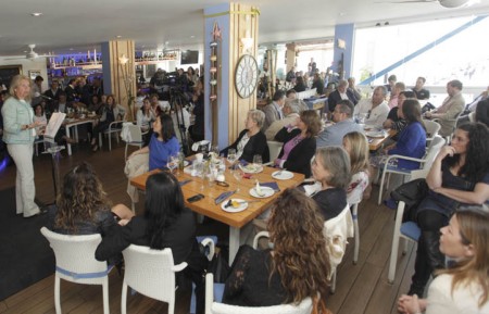 La alcaldesa presenta medidas de apoyo para los empresarios