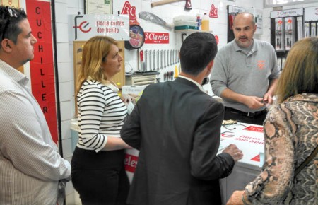 El PSOE propone más promoción y mejoras en el Mercado de San Pedro