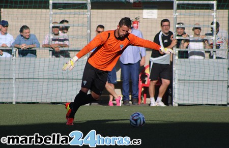 El meta Francis consigue los tres puntos en el Trofeo Moñi