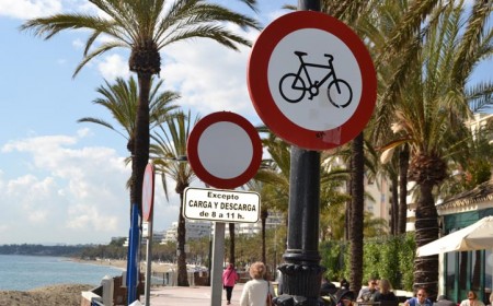 IU denuncia que el PP quiere aplazar a 2017 el carril bici en Marbella