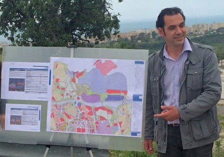 IU recuerda que la alcaldesa quiere llevar la feria a una parcela ilegal